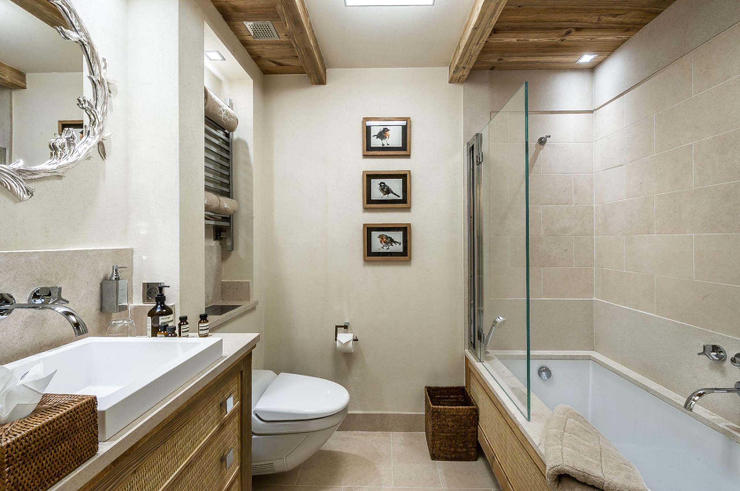 bathroom-bathtub-shower-alpine-design-courchevel1850-luxury-chalet-brielle
