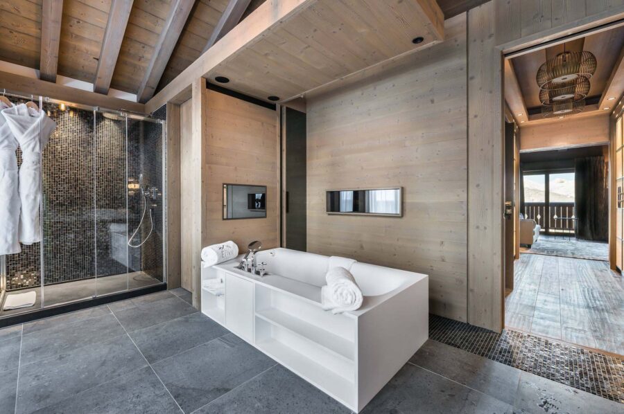 bathroom-bathtub-shower-modern-spacious-design-courchevel1850-luxury-chalet-alexi