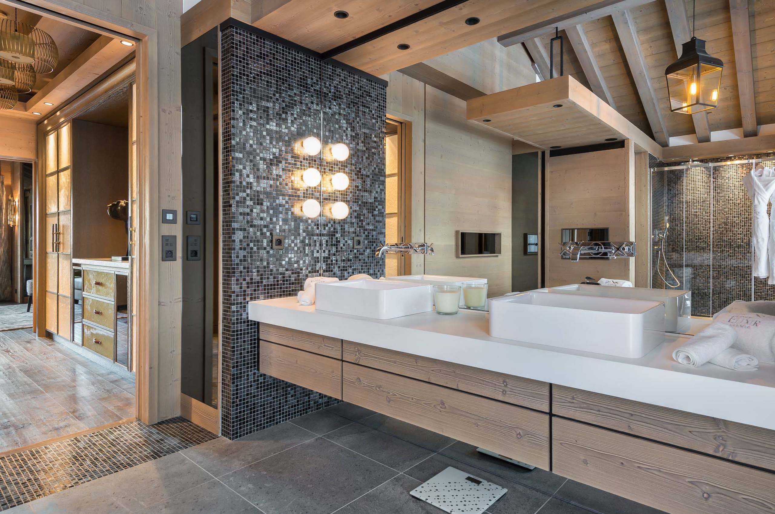 bathroom-doublesink-modern-spacious-interior-courchevel1850-luxury-chalet-alexi