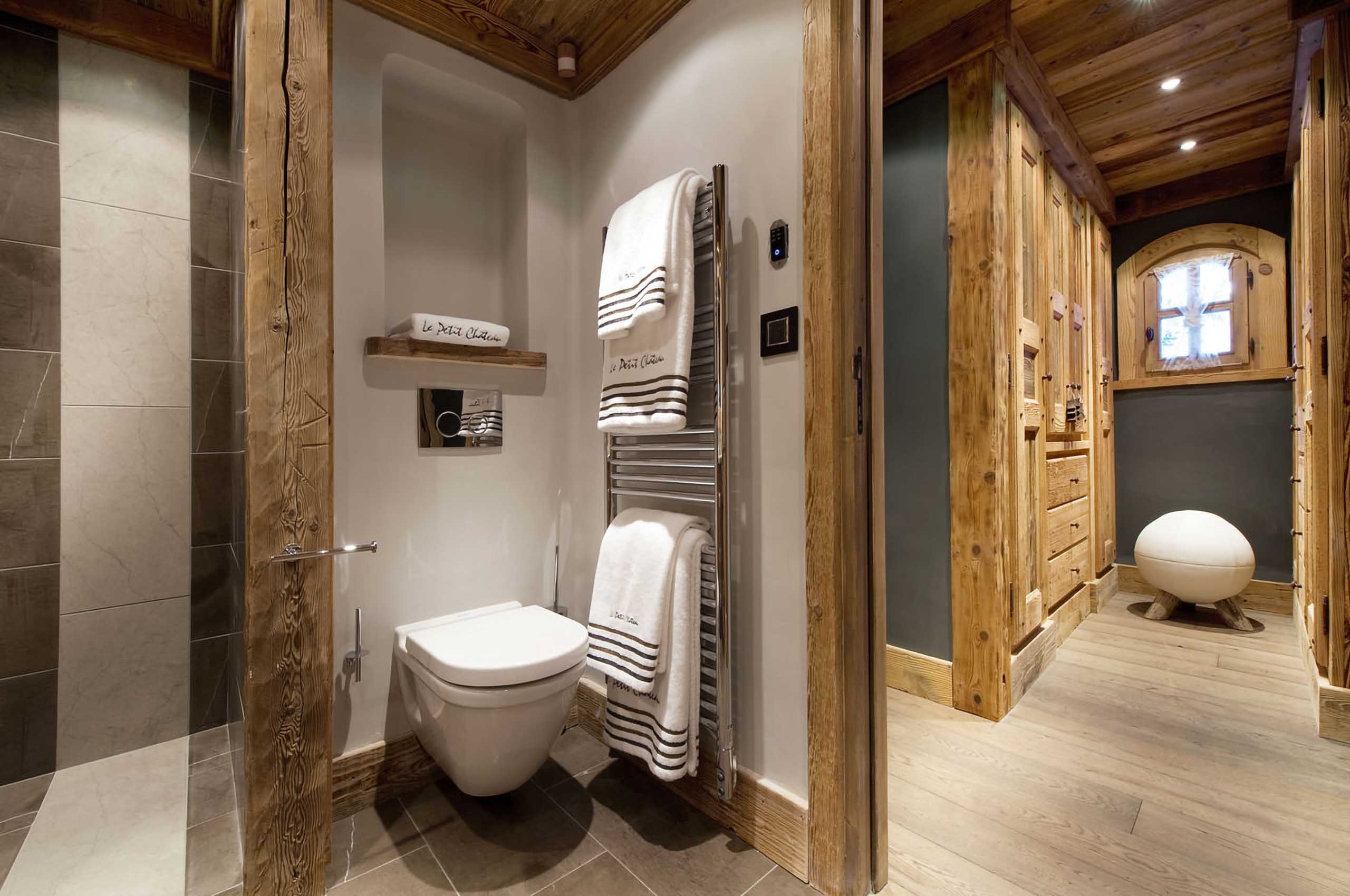 bathroom-ensuite-dressingroom-luxury-design-courchevel1850-chalet-chateau