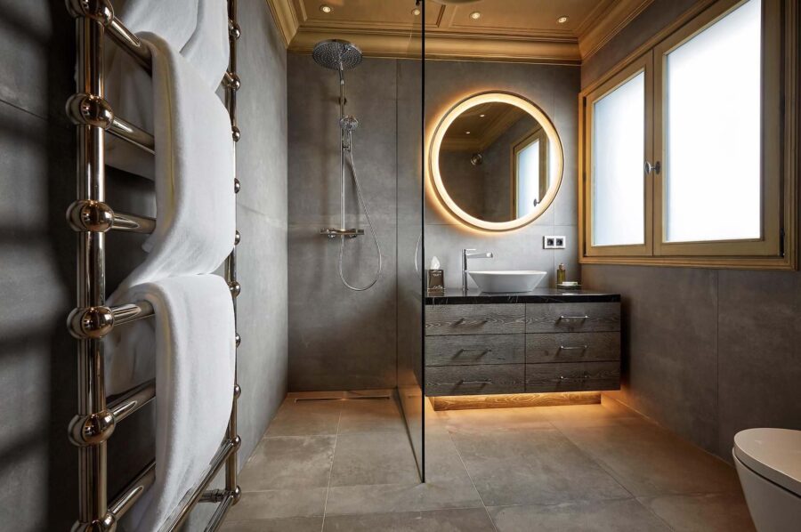 bathroom-italianshower-modern-luxury-design-chalet-elizabeth-courchevel1850