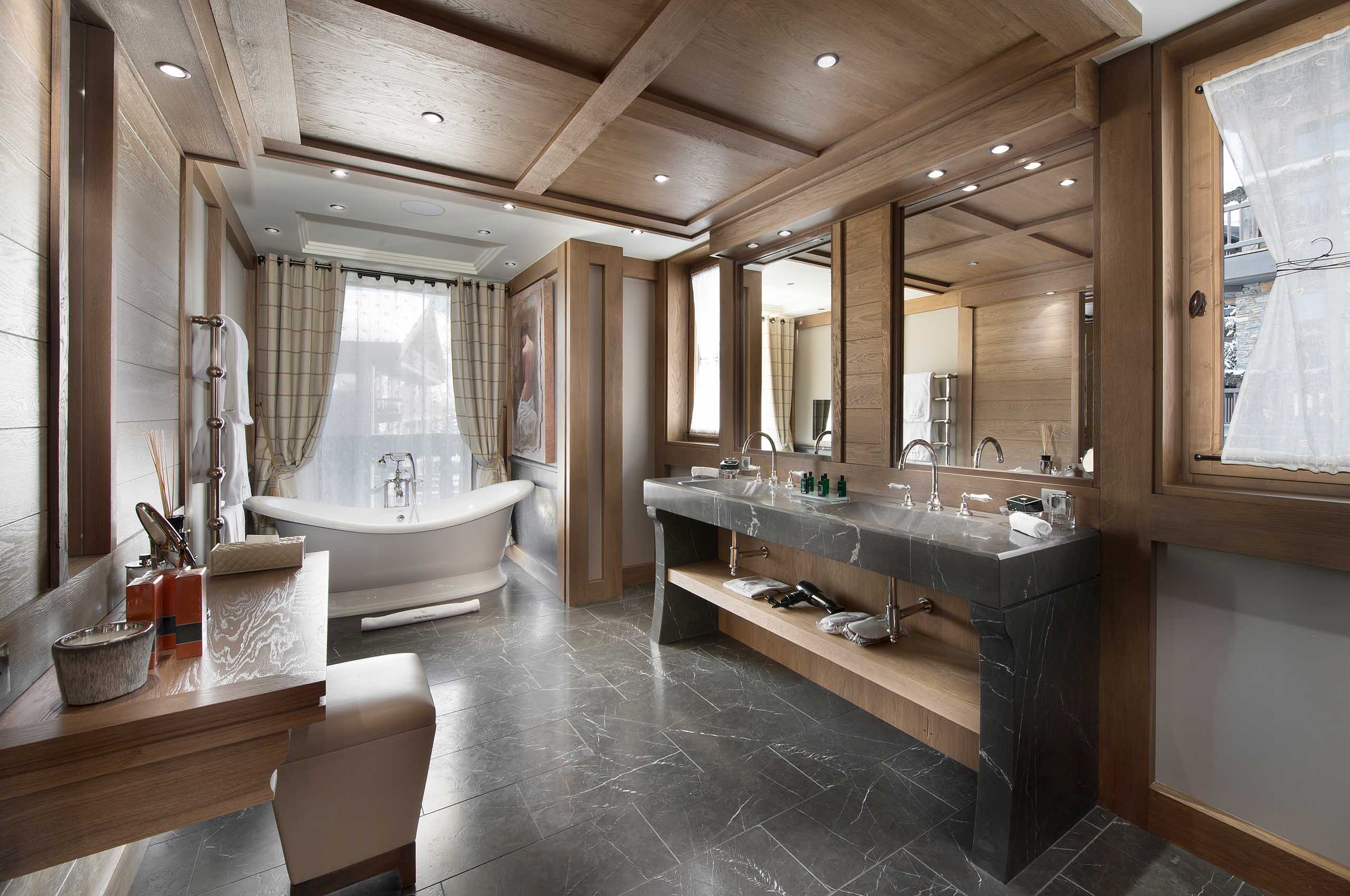 bathroom-modern-elegant-design-bathtub-courchevel1850-luxury-chalet-edel