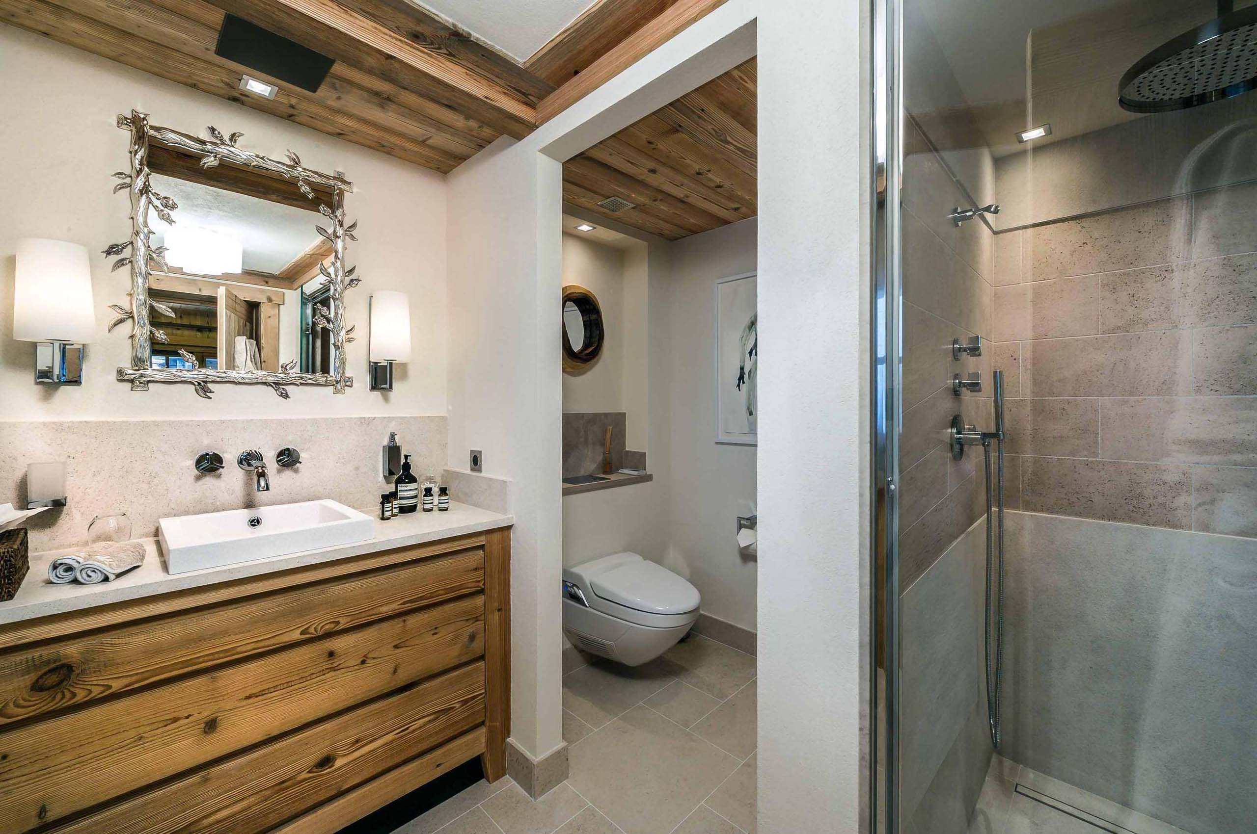 bathroom-shower-apline-design-courchevel1850-luxury-chalet-Kelly-11