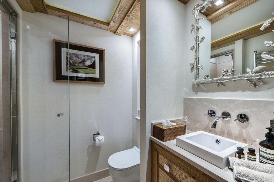bathroom-shower-sink-modern-design-courchevel1850-luxury-chalet-brielle