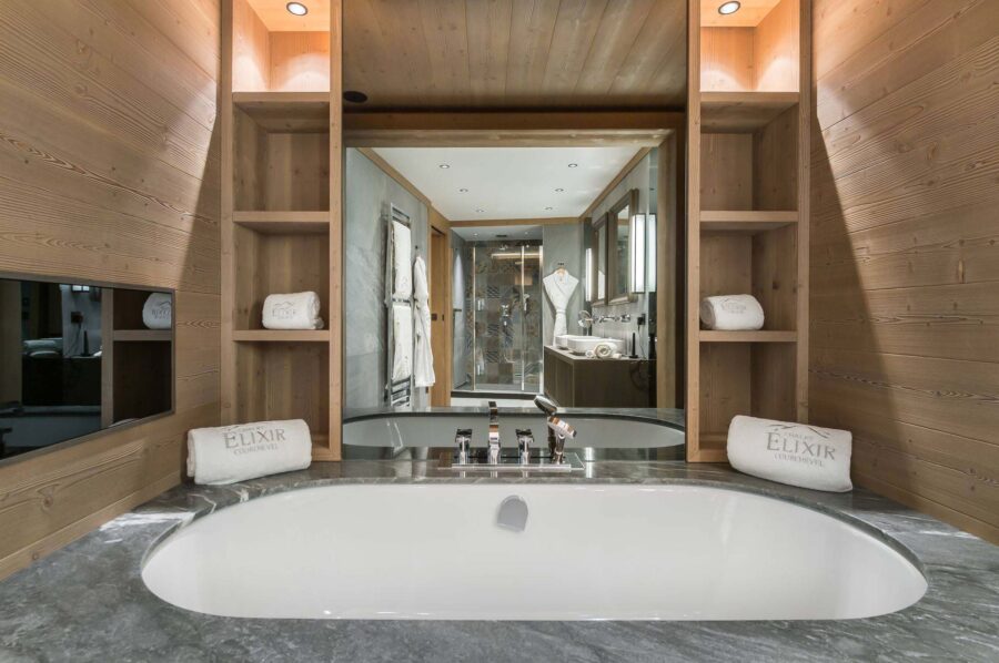 bathtub-bathroom-tv-modern-elegant-design-courchevel1850-luxury-chalet-alexi