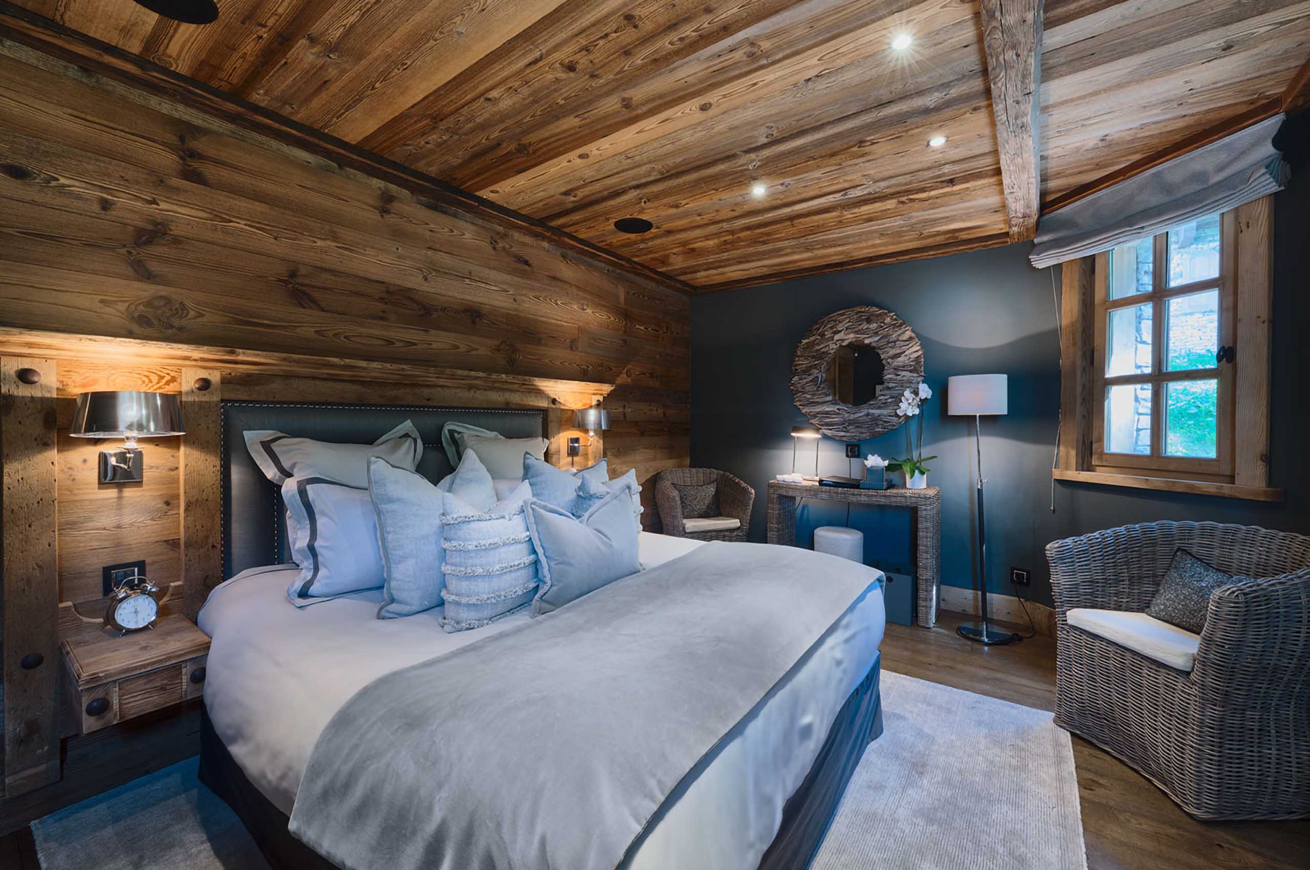 bedroom-alpine-design-rustic-cosy-features-courchevel1850-luxury-chalet-chateau