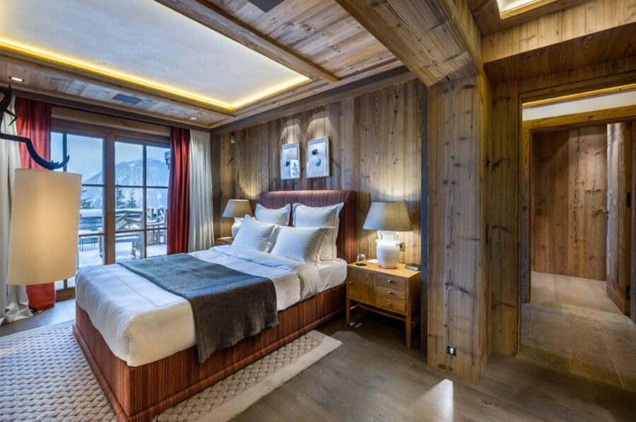 bedroom-alpine-elegant-cosy-interiordesign-courchevel1850-luxury-chalet-brielle