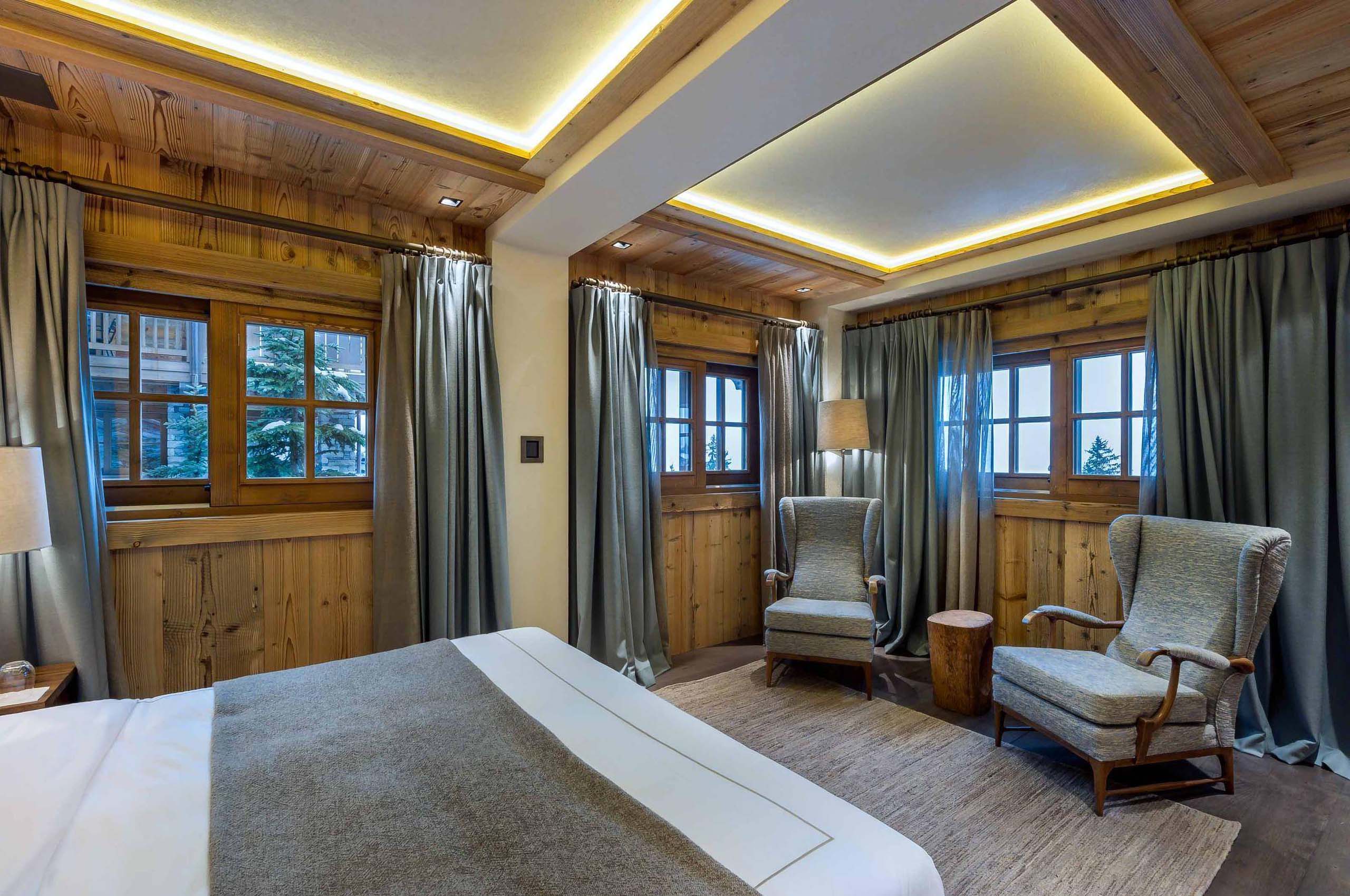 bedroom-apline-interior-mountainview-courchevel1850-luxury-chalet-Kelly-13