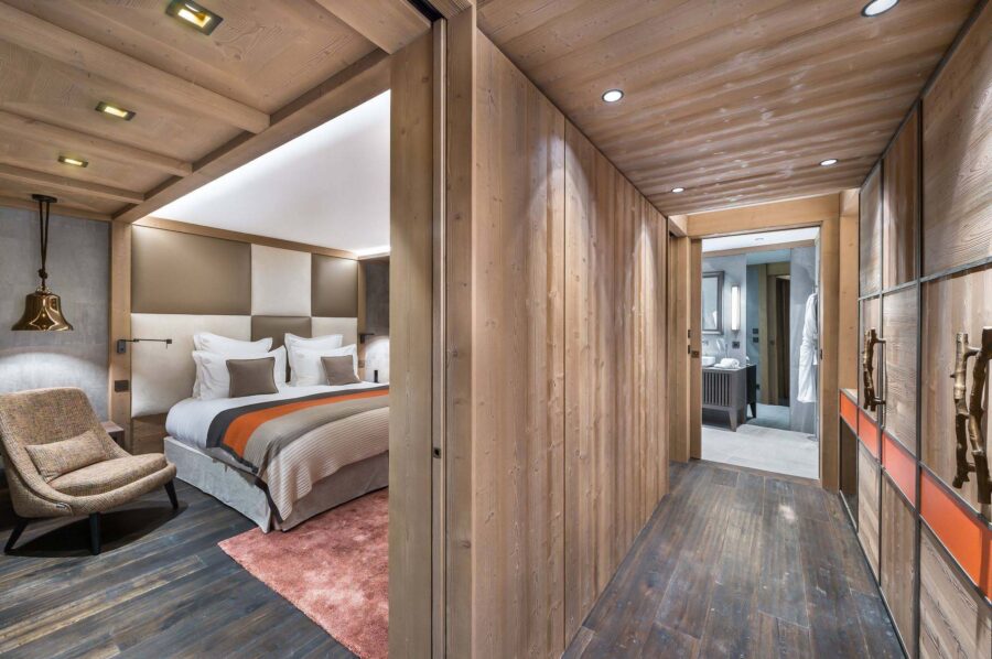 bedroom-dressingroom-ensuite-modern-luxury-design-courchevel1850-chalet-alexi