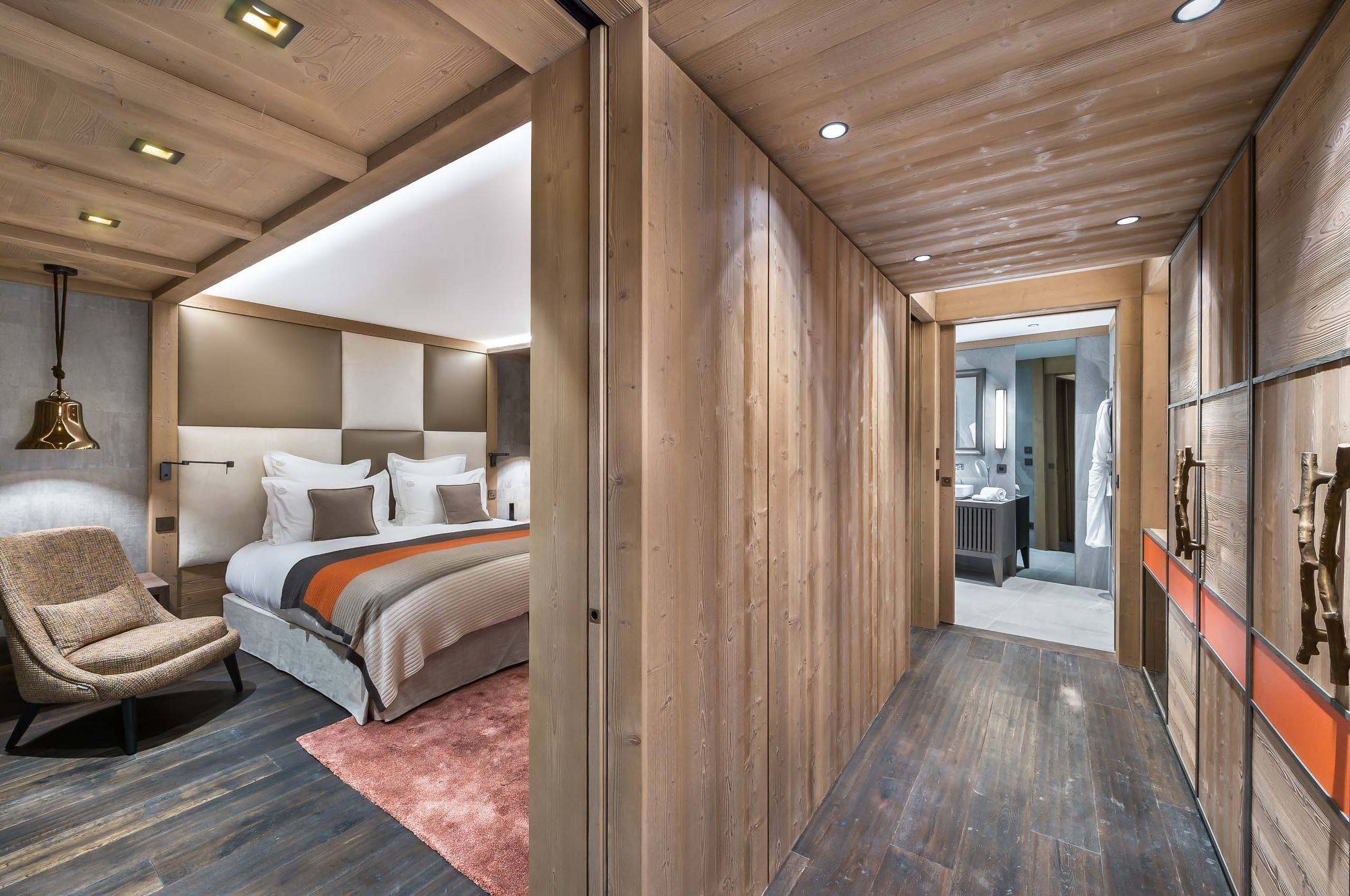 bedroom-dressingroom-ensuite-modern-luxury-design-courchevel1850-chalet-alexi