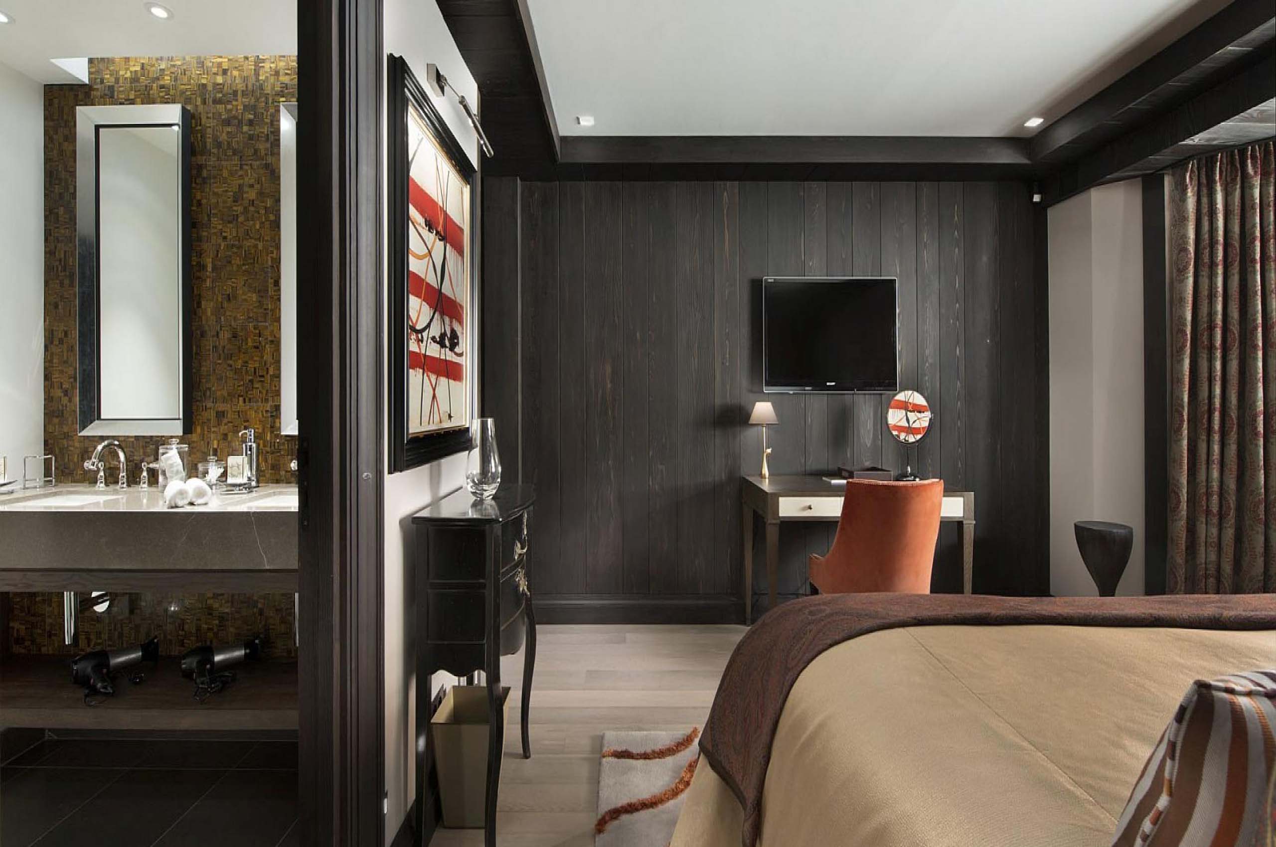 bedroom-ensuite-spacious-elegant-design-courchevel1850-luxury-chalet-corinne-17