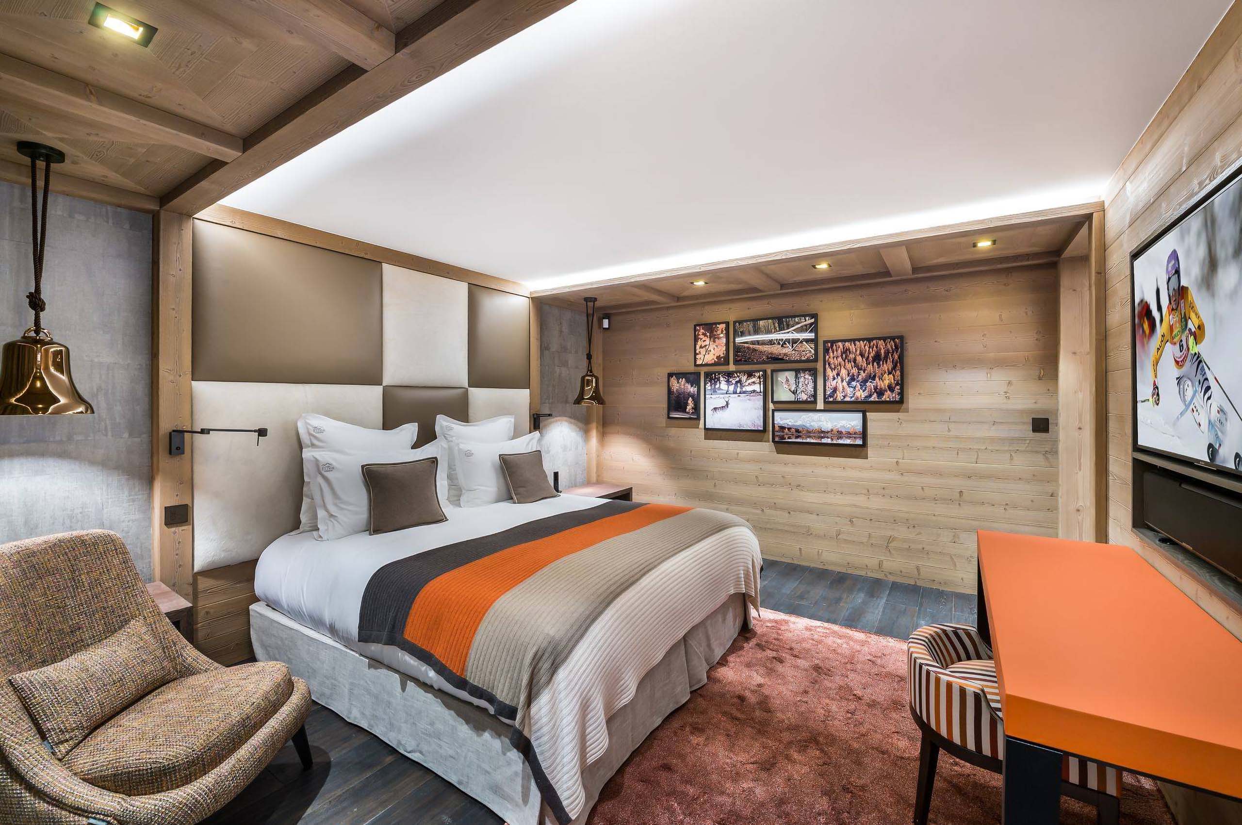 bedroom-modern-bespoke-interior-courchevel1850-luxury-chalet-alexi-09