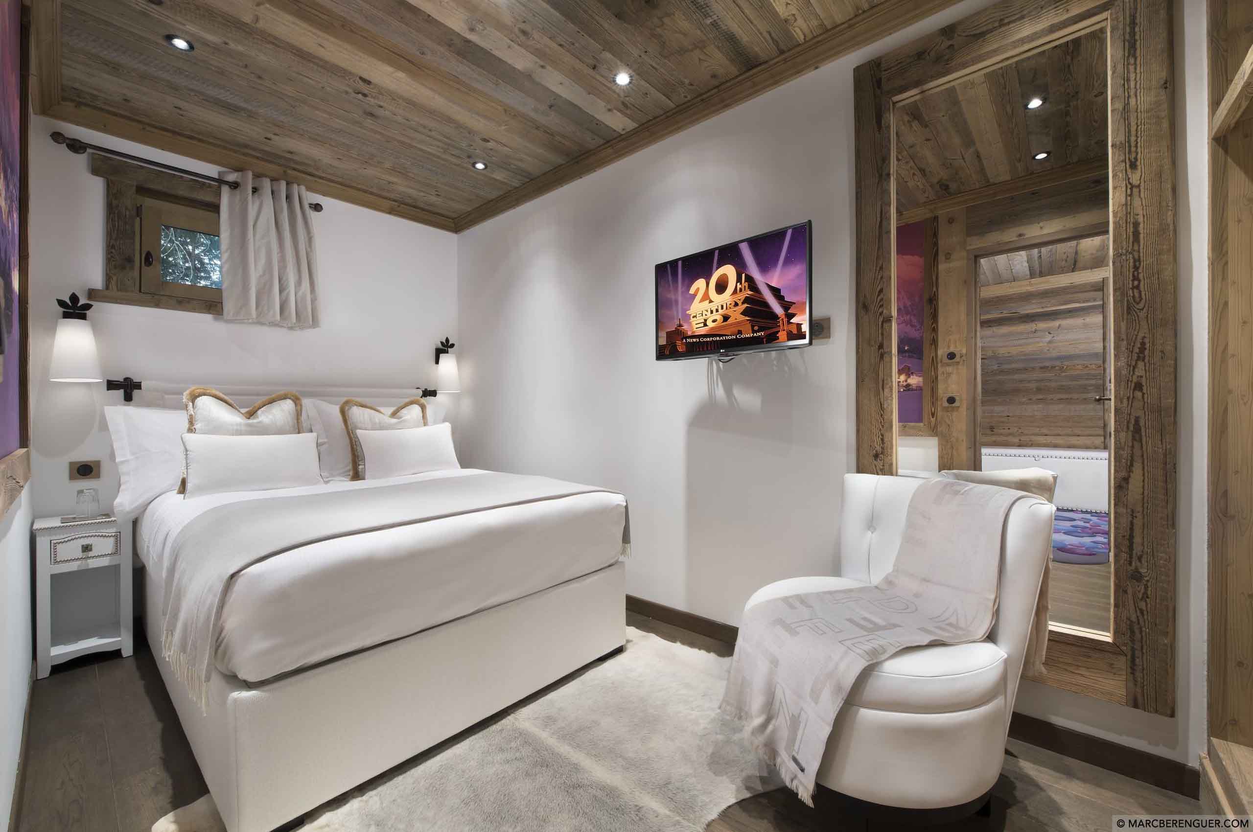 bedroom-modern-elegant-alpine-design-courchevel1850-luxury-chalet-rochel-16