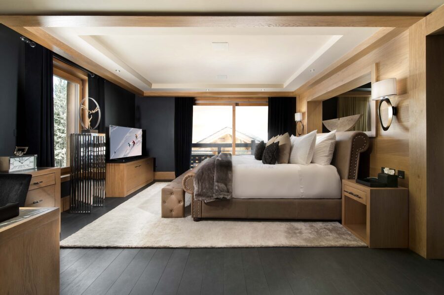 bedroom-modern-stylish-interiordesign-scenicviews-courchevel1850-luxury-chalet-palais