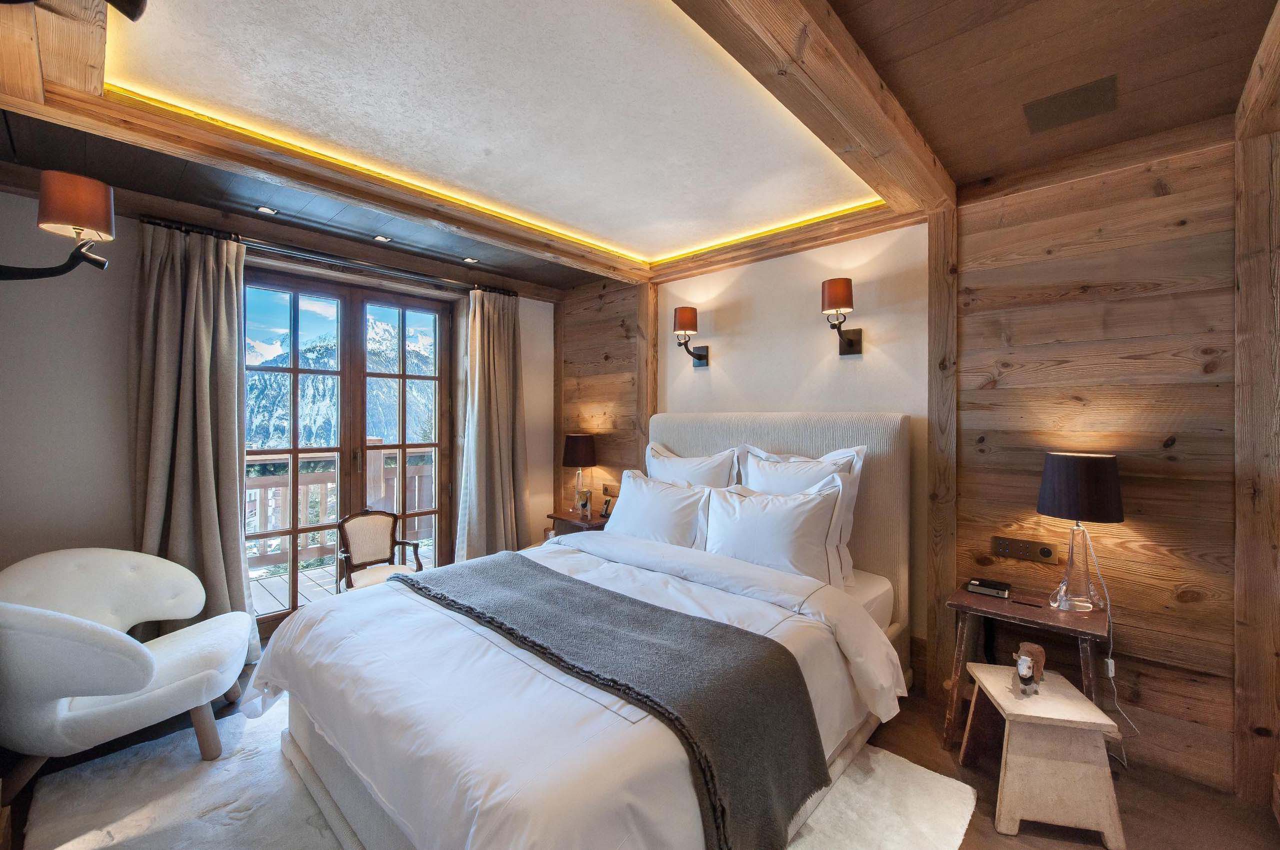 bedroom-mountainview-apline-interiordesign-courchevel1850-luxury-chalet-Kelly-10