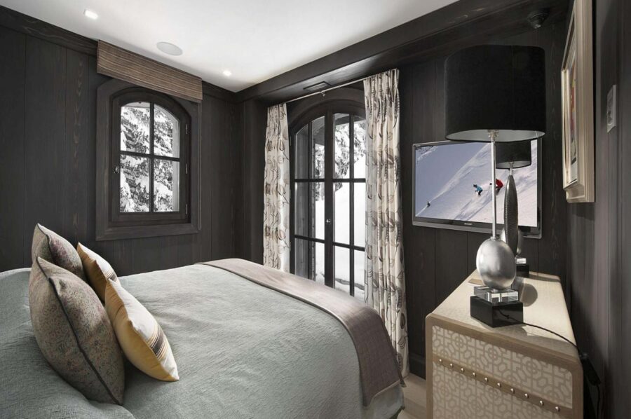 bedroom-mountainview-cosy-interior-courchevel1850-luxury-chalet-corinne-21