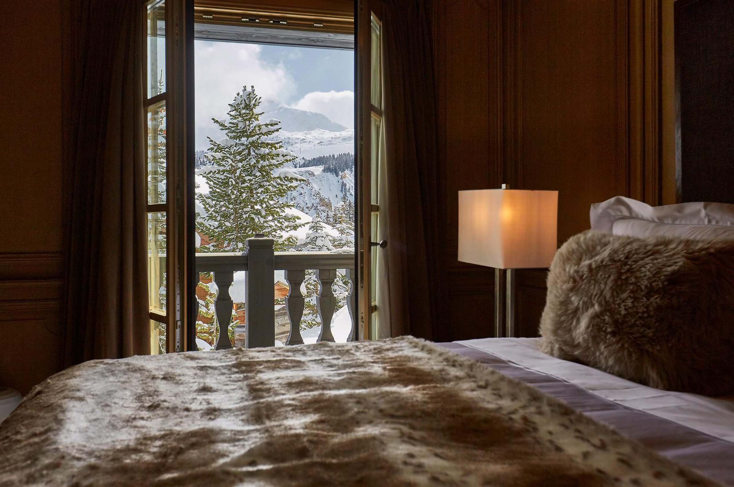 bedroom-mountainview-elegant-luxury-chalet-elizabeth-courchevel1850