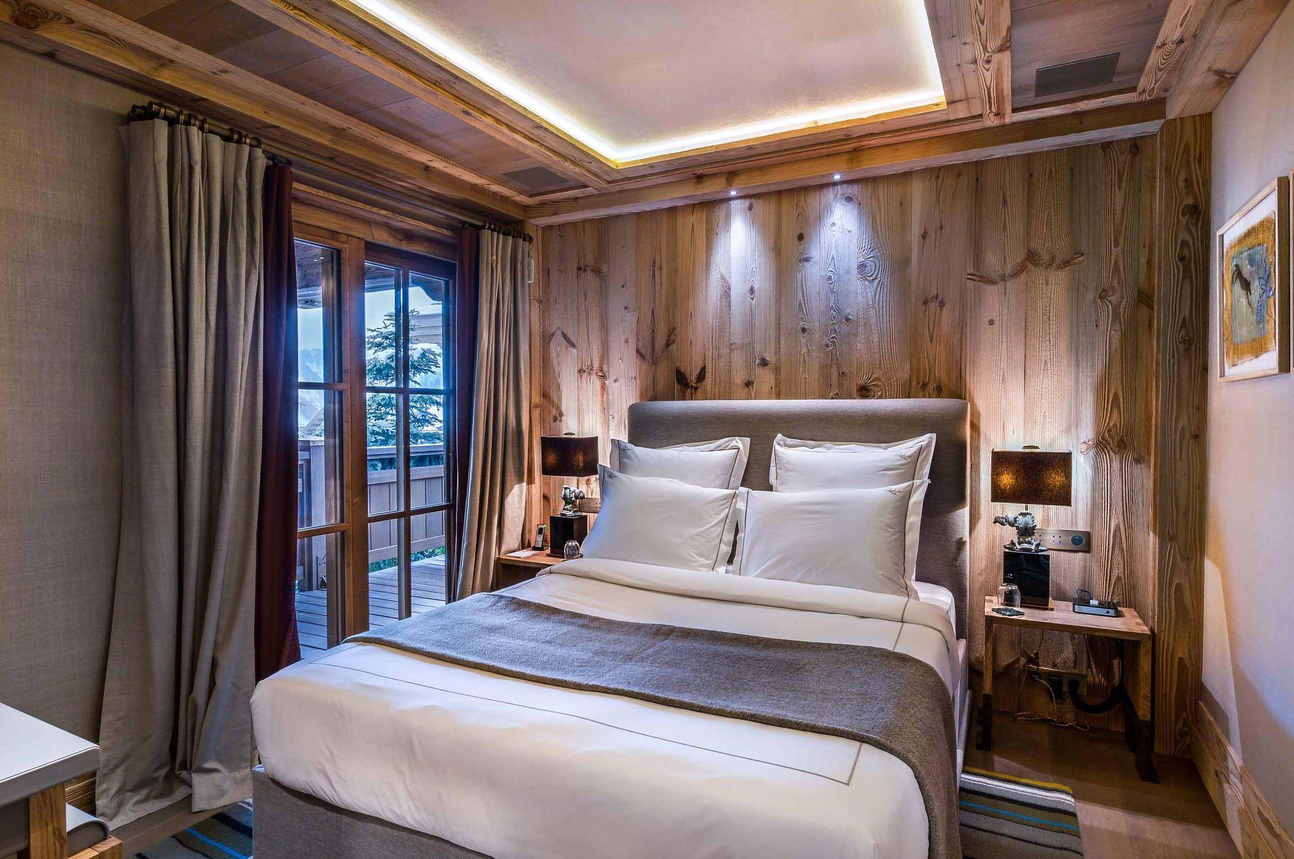 bedroom-mountainviews-apline-cosy-elegant-design-courchevel1850-luxury-chalet-brielle