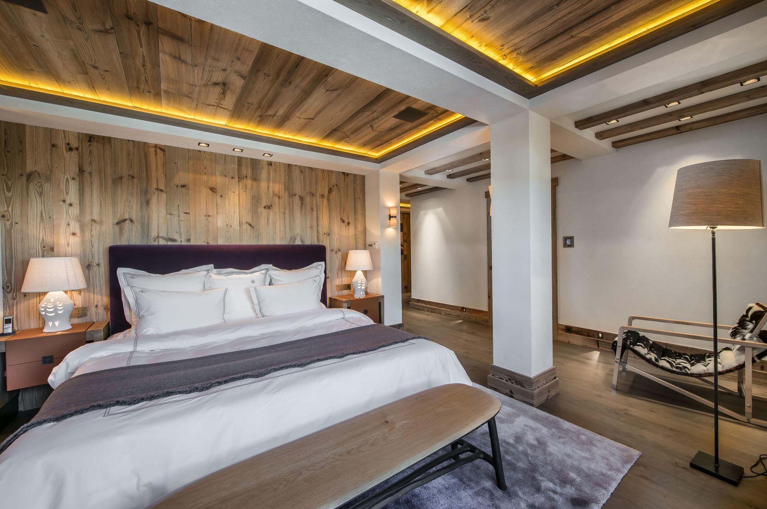 bedroom-stylish-elegant-alpine-design-courchevel1850-luxury-chalet-Kelly-08