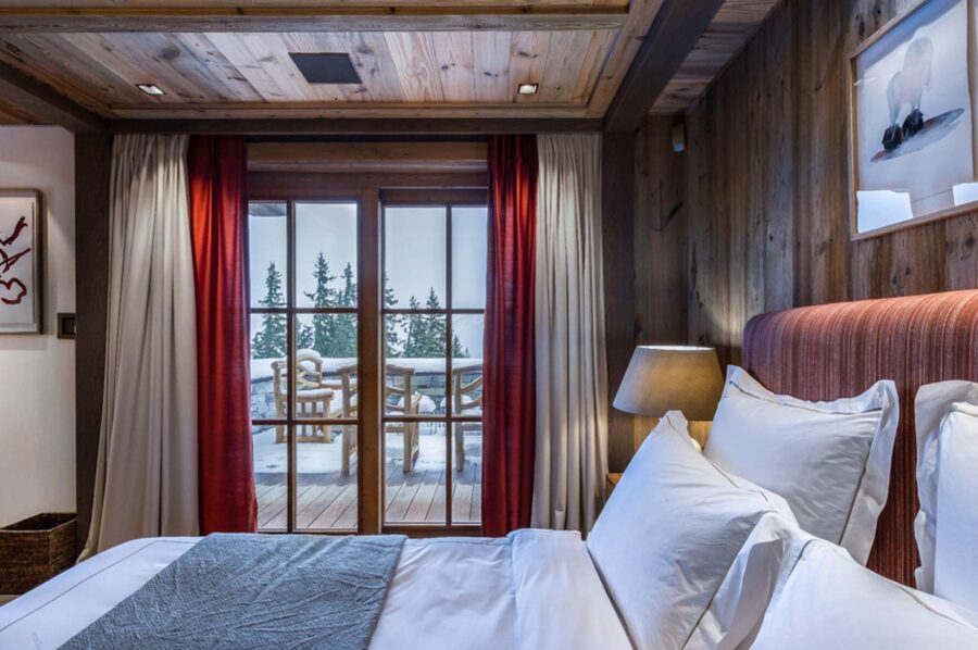 bedroom-terrace-scenicviews-alpine-luxury-design-courchevel1850-chalet-brielle