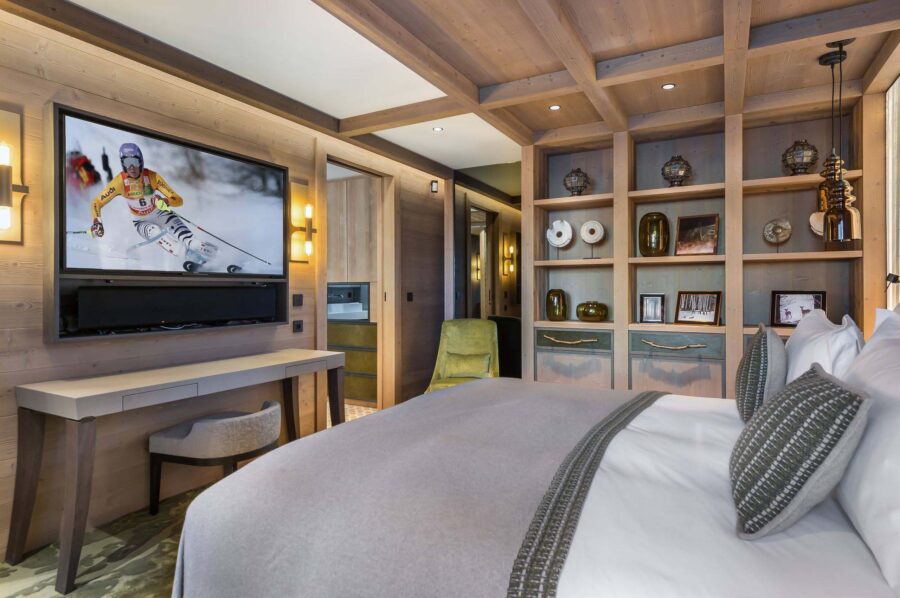 bedroom-tv-ensuite-modern-elegant-design-courchevel1850-luxury-chalet-alexi-15
