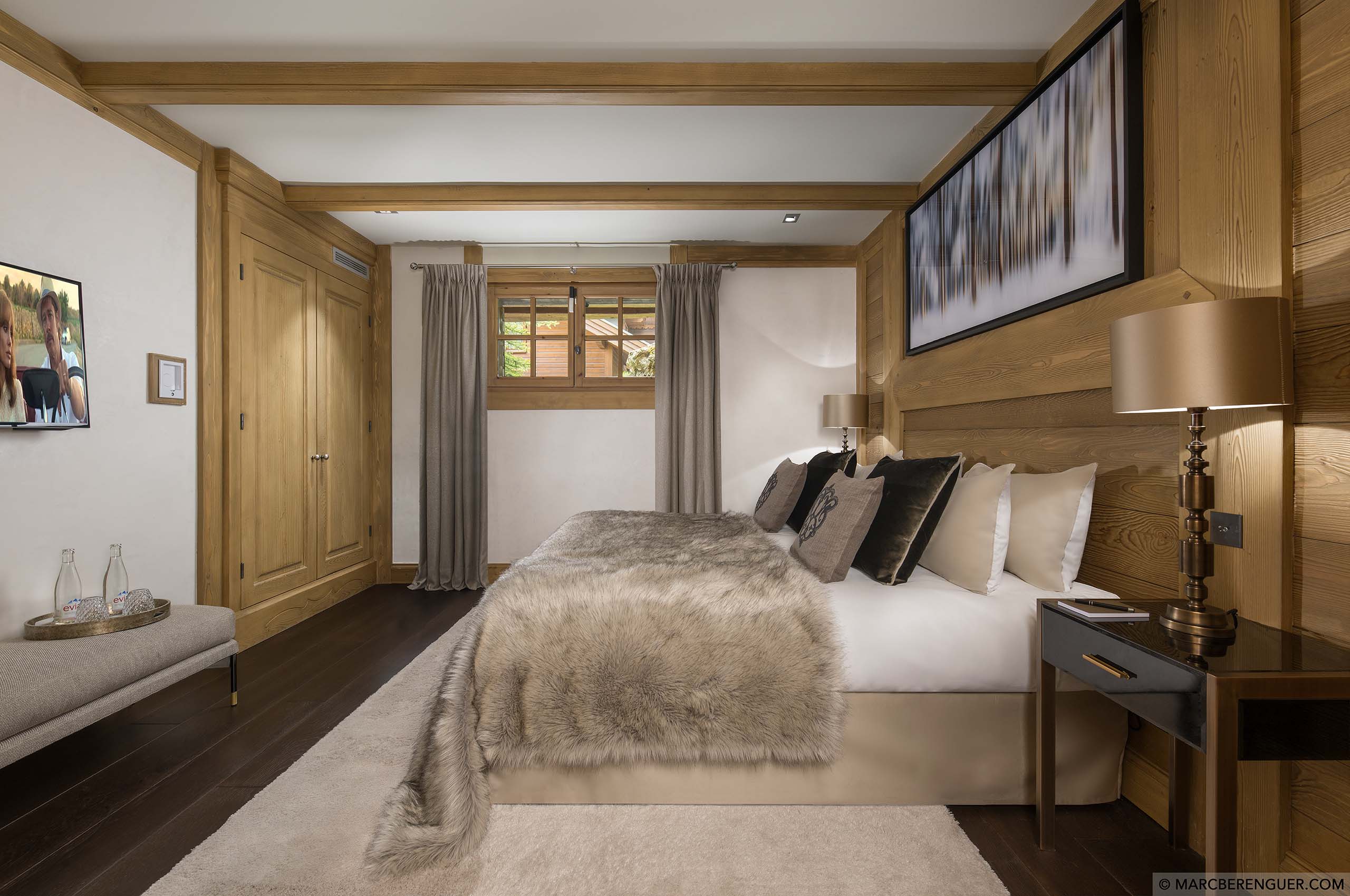 bedroom-xosy-modern-elegant-interiordesign-courchevel1850-luxury-chalet-blanche-12