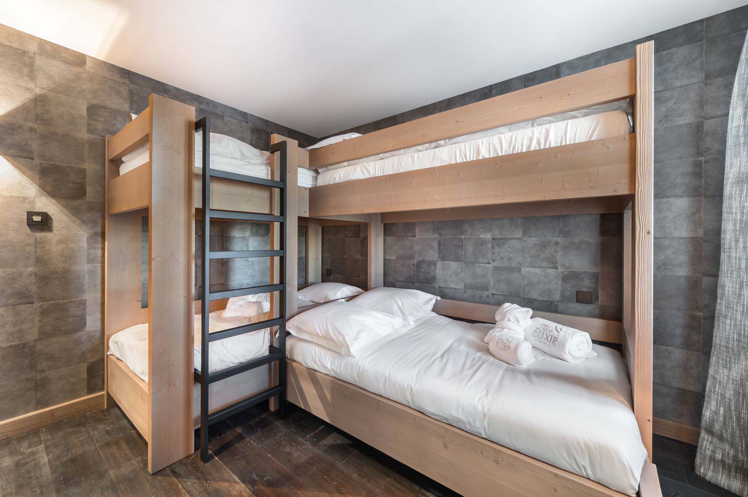 bunkroom-kidsroom-modern-spacious-courchevel1850-luxury-chalet-alexi-24