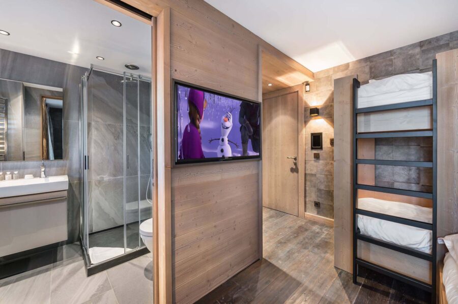 bunkroom-kidsroom-tv-ensuite-courchevel1850-luxury-chalet-alexi-25