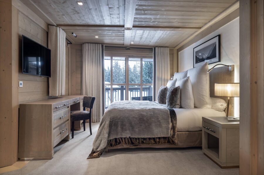 chalet-abbie-bedroom-scenic-views-modern-alpine-design-luxury-courchevel1850