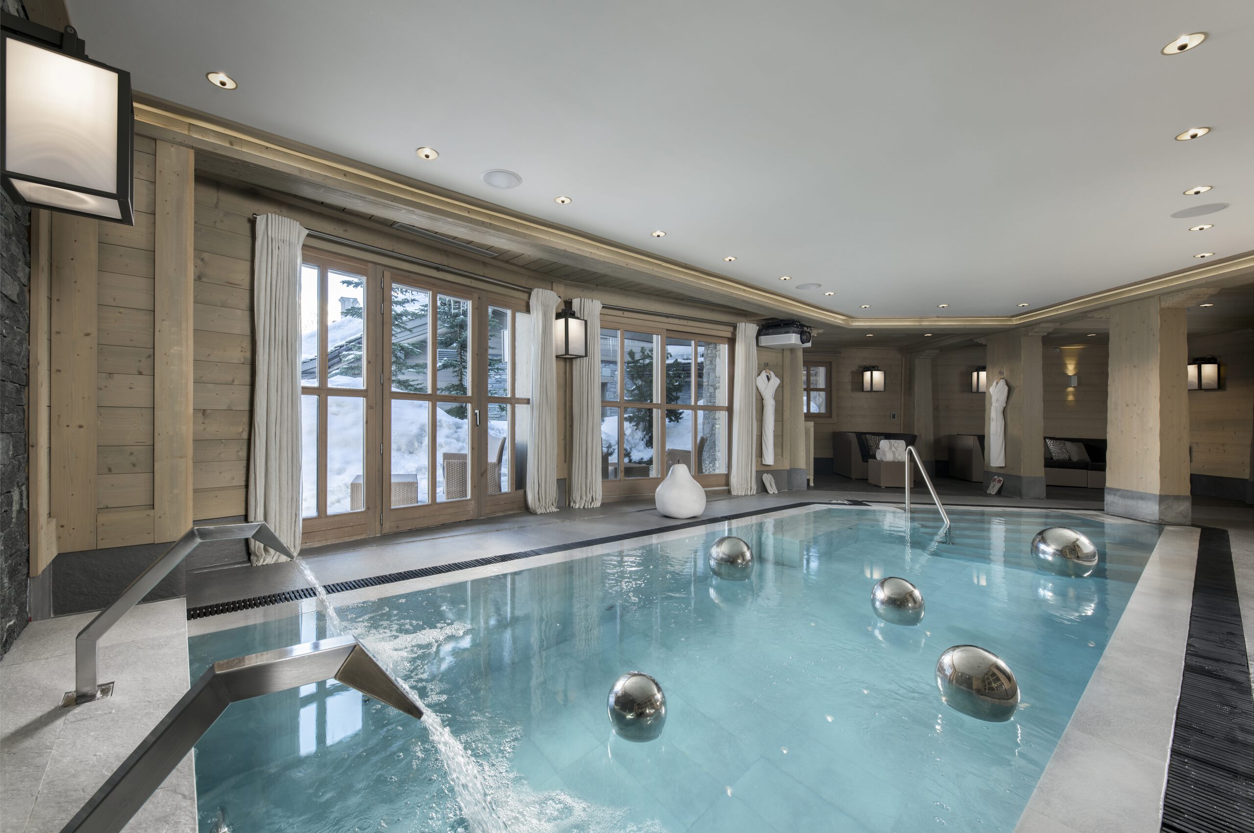 chalet-abbie-swimmingpool-indoor-spa-wellness-luxury-rental-retreat-courchevel1850