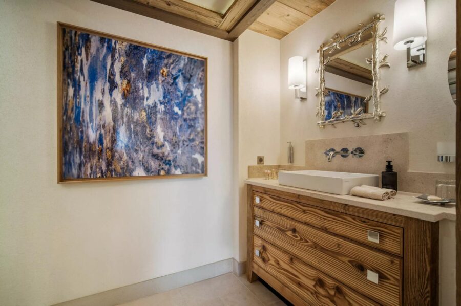 chalet-annie-bathroom-artwork-luxury-courchevel1850