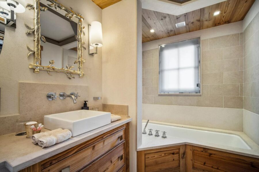 chalet-annie-bathroom-bathtub-serene-design-luxury-courchevel1850