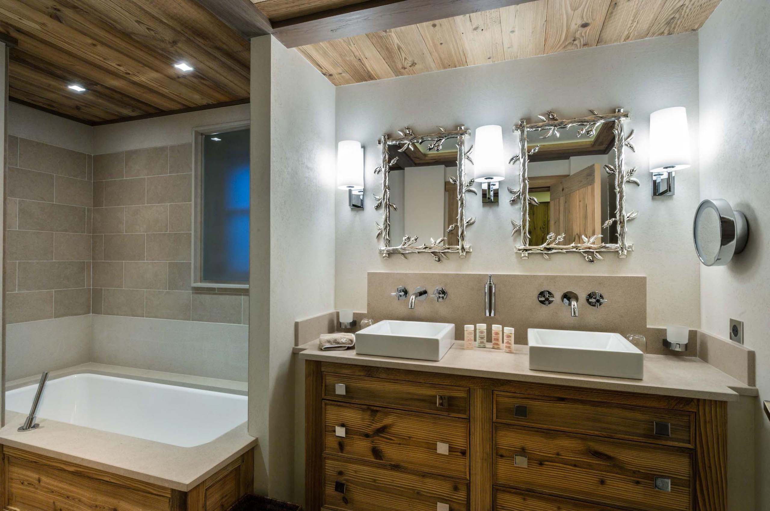 chalet-annie-bathroom-doublesink-bathtub-modern-stylish-alpine-design-courchevel1850