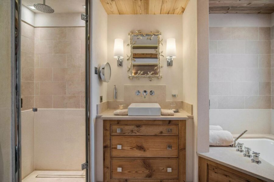 chalet-annie-bathroom-shower-bathtub-luxury-courchevel1850