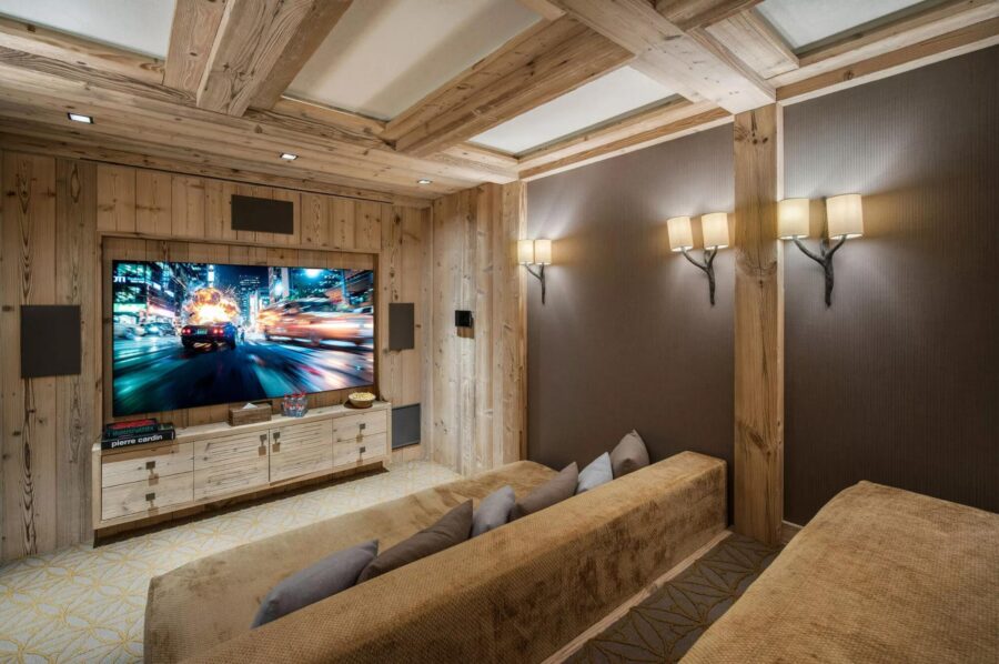 chalet-annie-cinema-room-film-night-cosy-luxury-courchevel1850