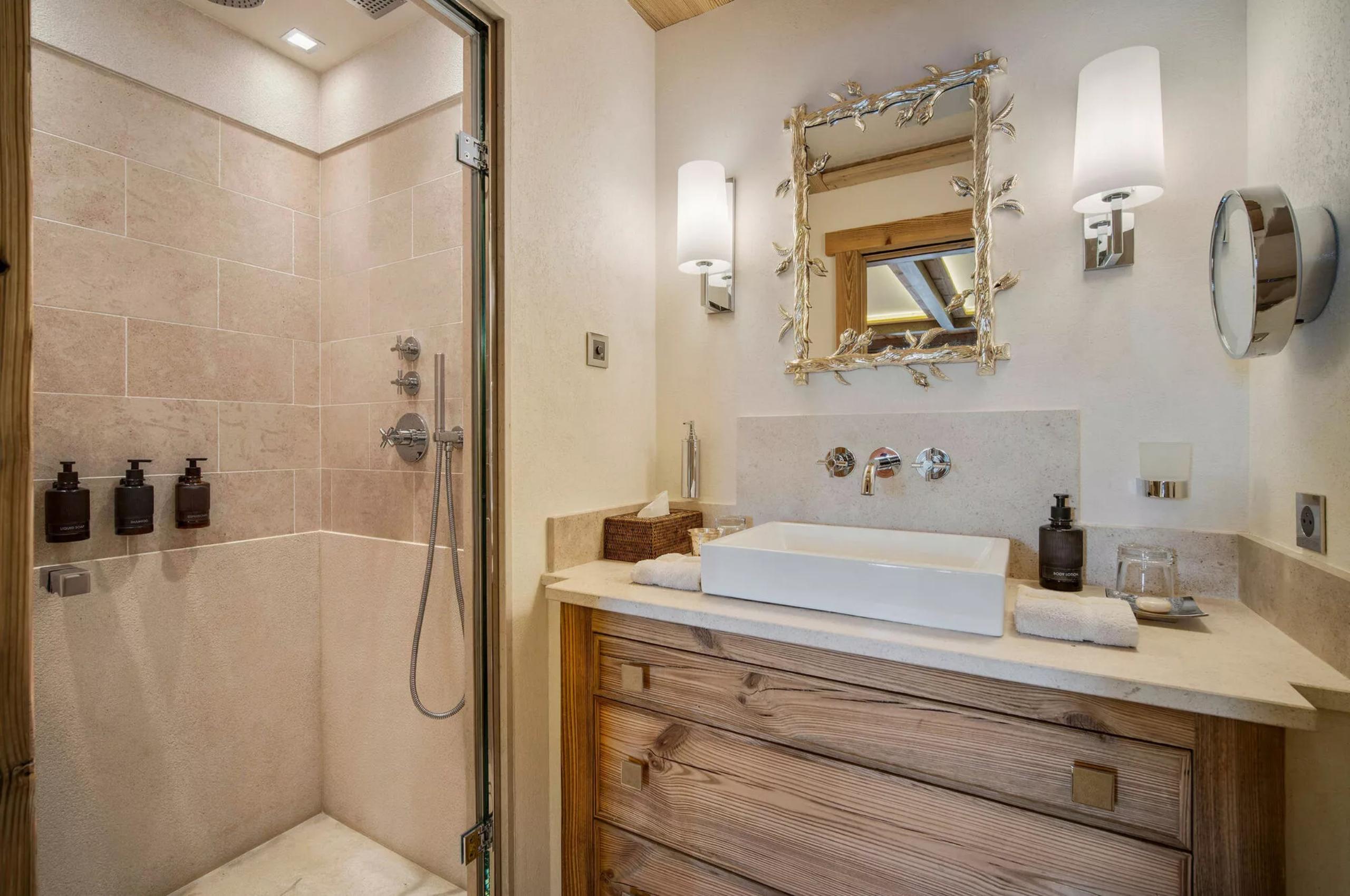 chalet-annie-ensuite-bathroom-luxury-courchevel1850