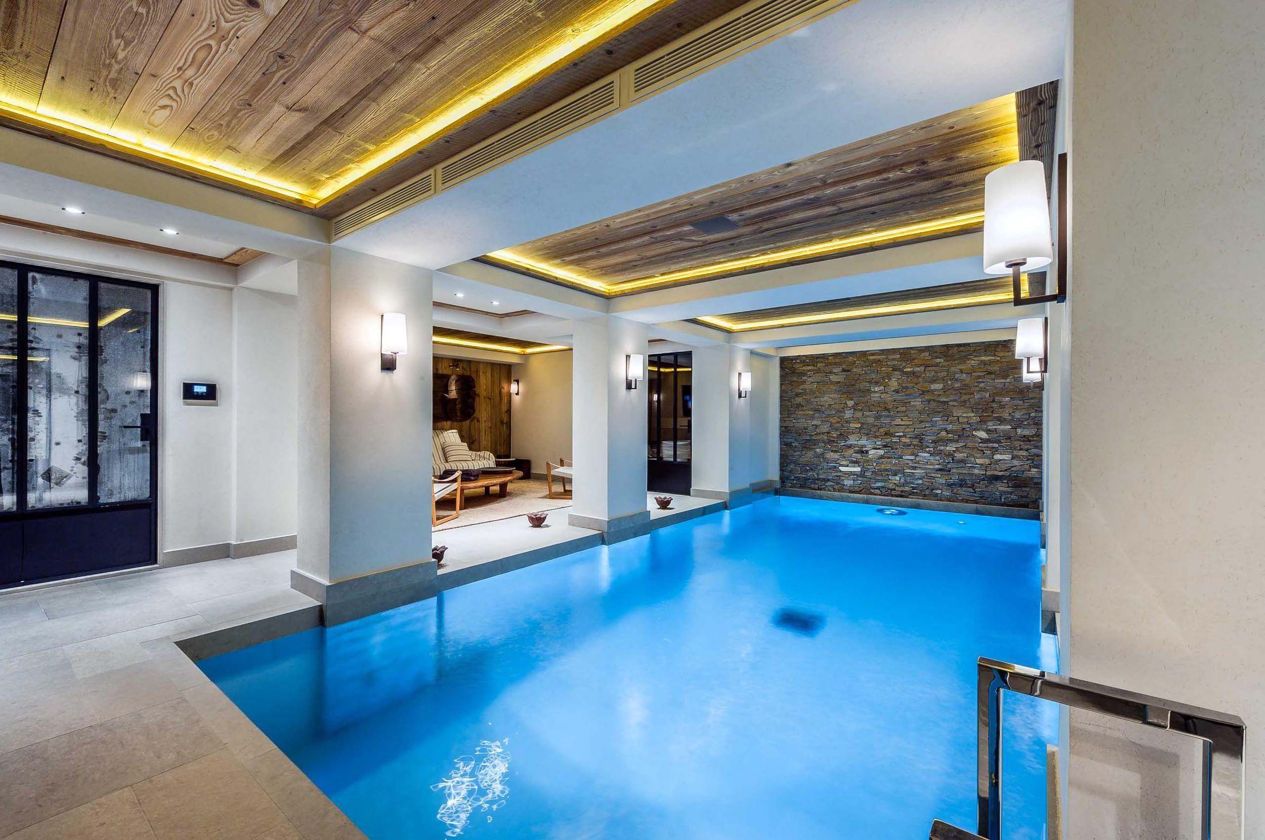 chalet-annie-indoorpool-wellness-spa-luxury-retreat-courchevel1850