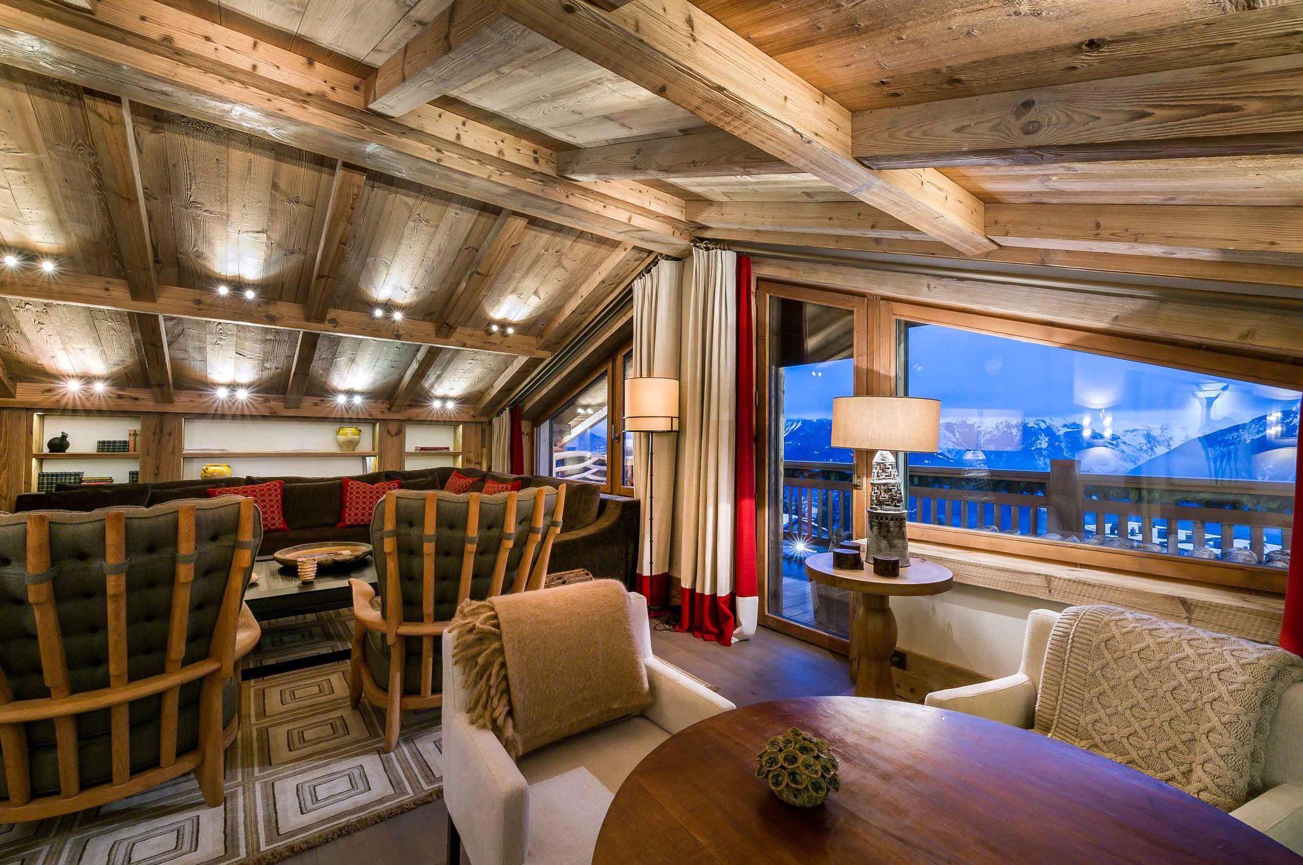 chalet-annie-livingroom-diningroom-openplan-mountainview-luxury-alpine-interior-courchevel1850