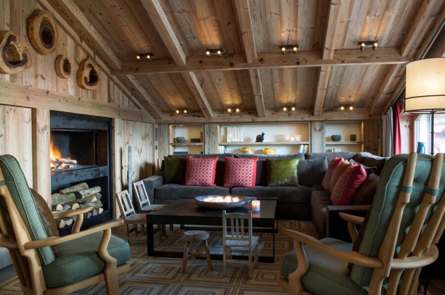 chalet-annie-livingroom-fireplace-cosy-alpine-luxury-interior-courchevel1850
