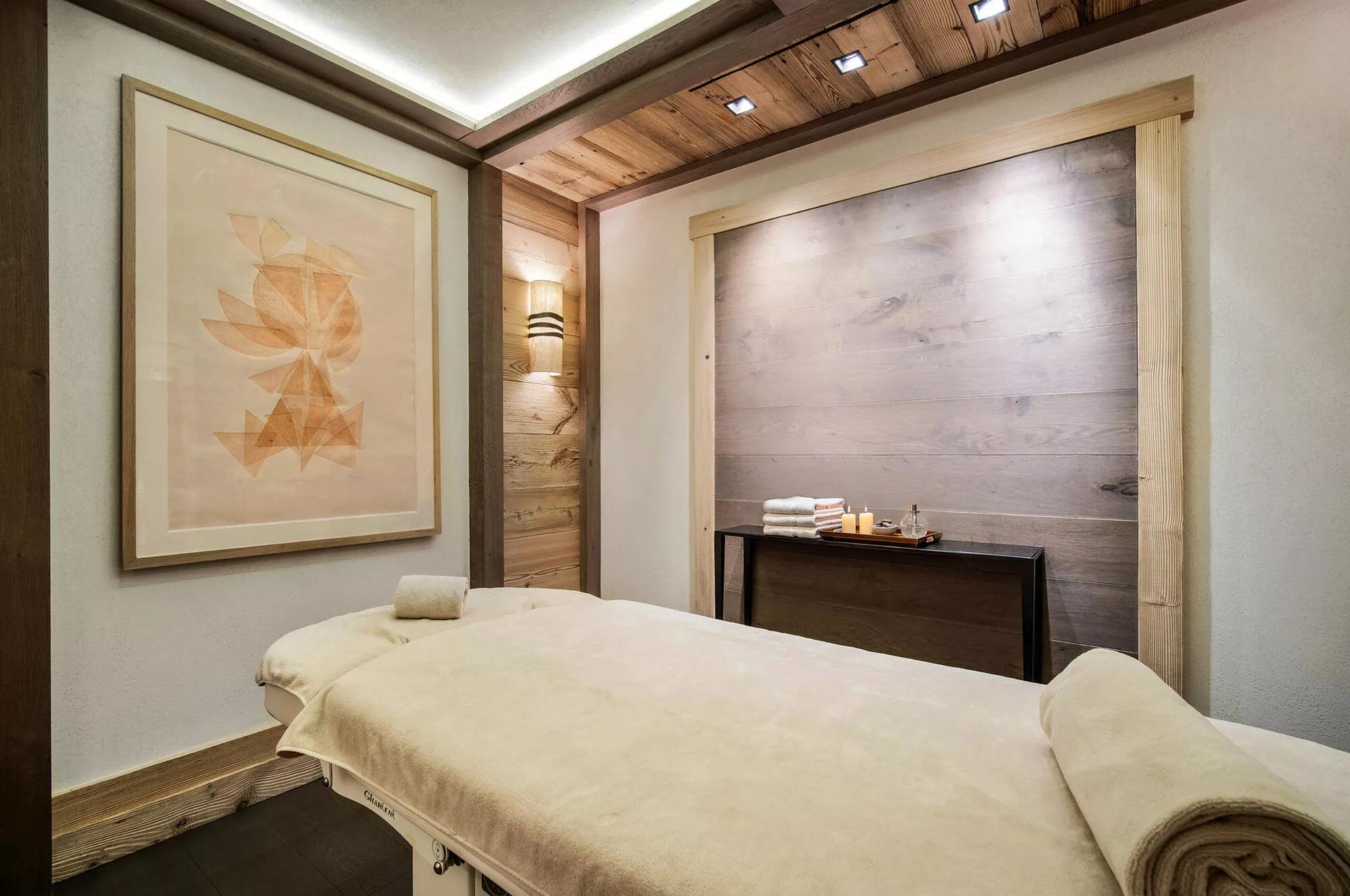 chalet-annie-massage-room-spa-wellness-luxury-courchevel1850