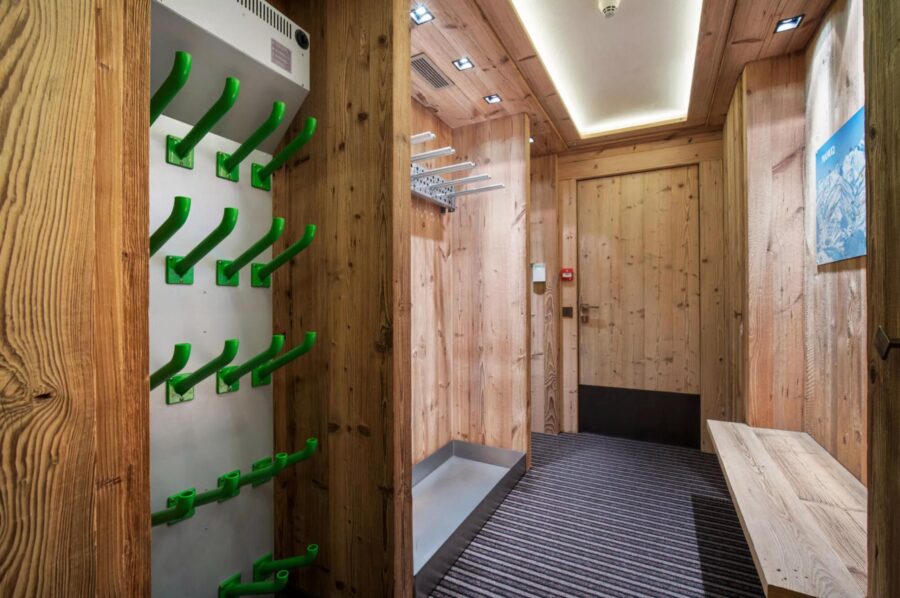 chalet-annie-ski-room-boot-room-luxury-alpine-retreat-courchevel1850