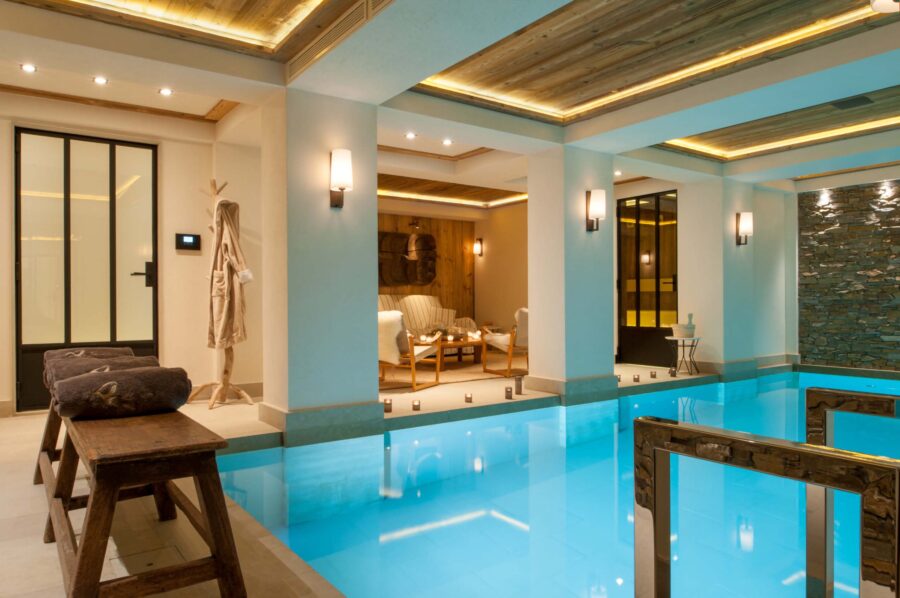 chalet-annie-spa-indoorpool-wellness-modern-alpine-design-courchevel1850