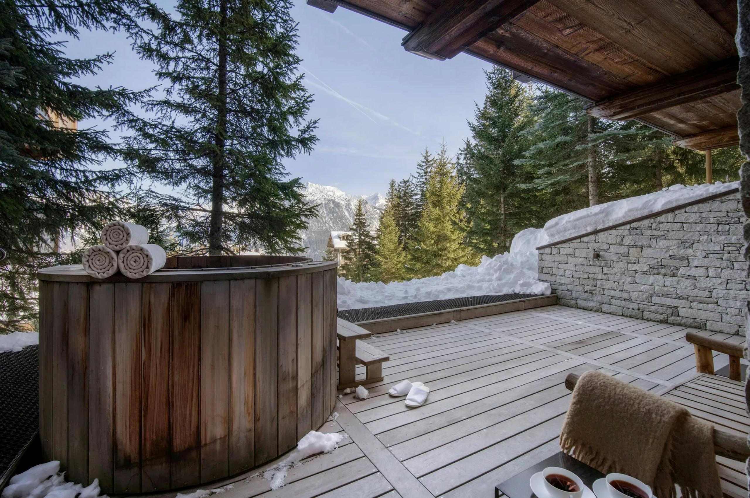 chalet-annie-terrace-hottub-mountain-view-luxury-courchevel1850