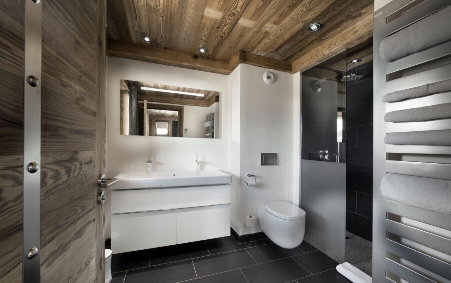 chalet-aure-bathroom-double-sink-walk-in-shower-sleek-modern-design-courchevel1550