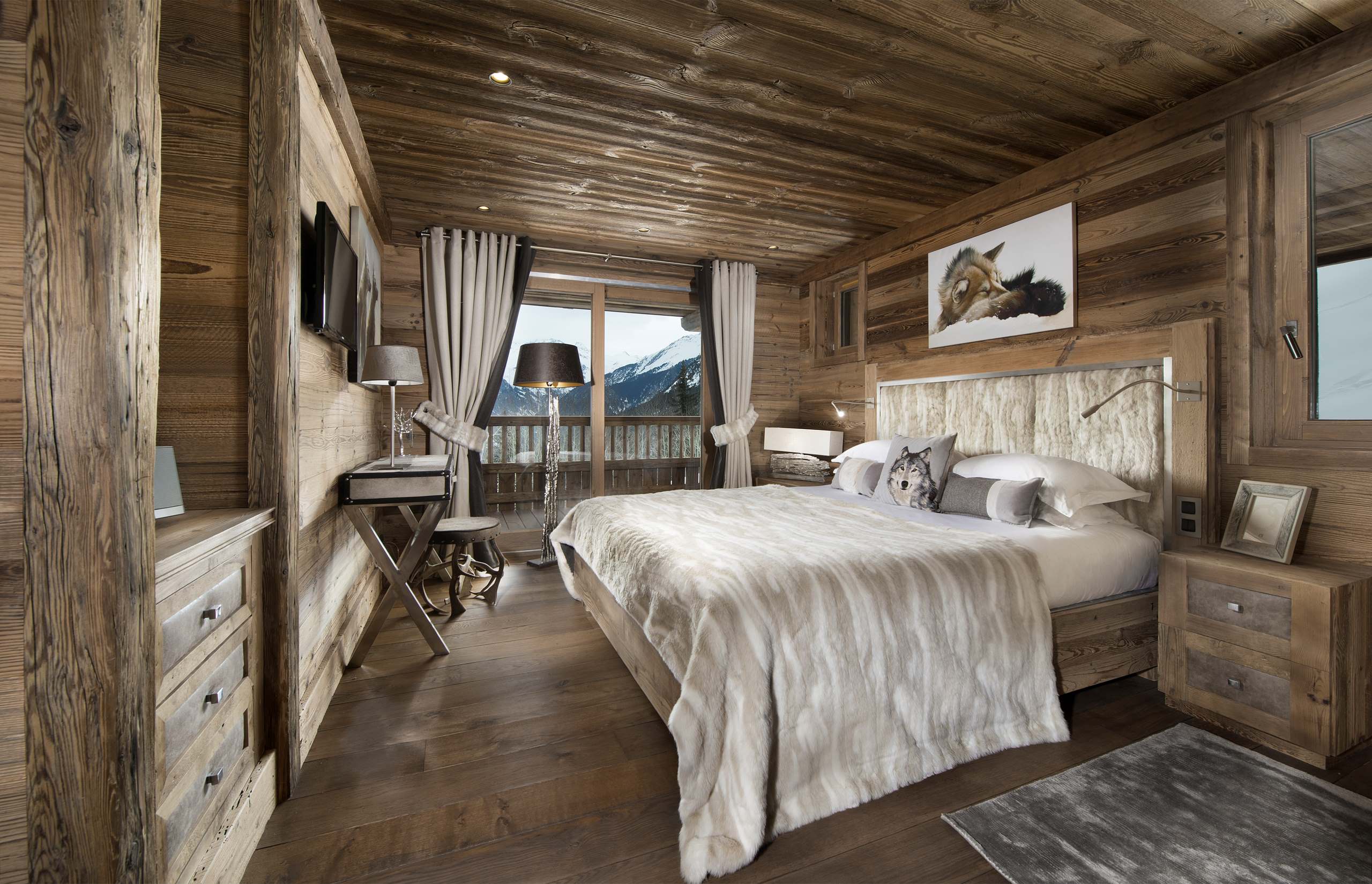 chalet-aure-bedroom-balcony-mountain-views-luxury-alpine-elegant-design-courchevel1550