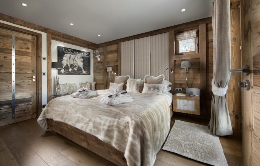 chalet-aure-bedroom-cosy-elegant-alpine-interior-luxury-rental-retreat-courchevel1550