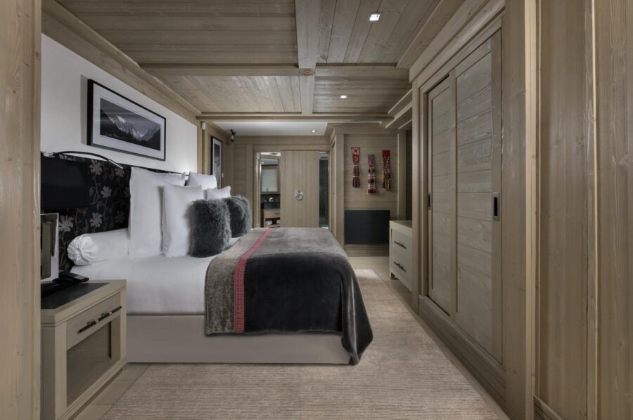 chalet-aurora-bedroom-elegant-alpine-design-luxury-courchevel1850