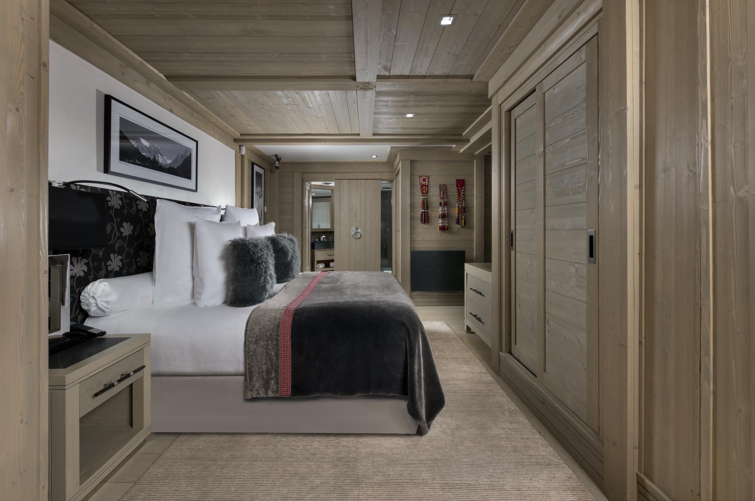chalet-aurora-bedroom-elegant-alpine-design-luxury-courchevel1850