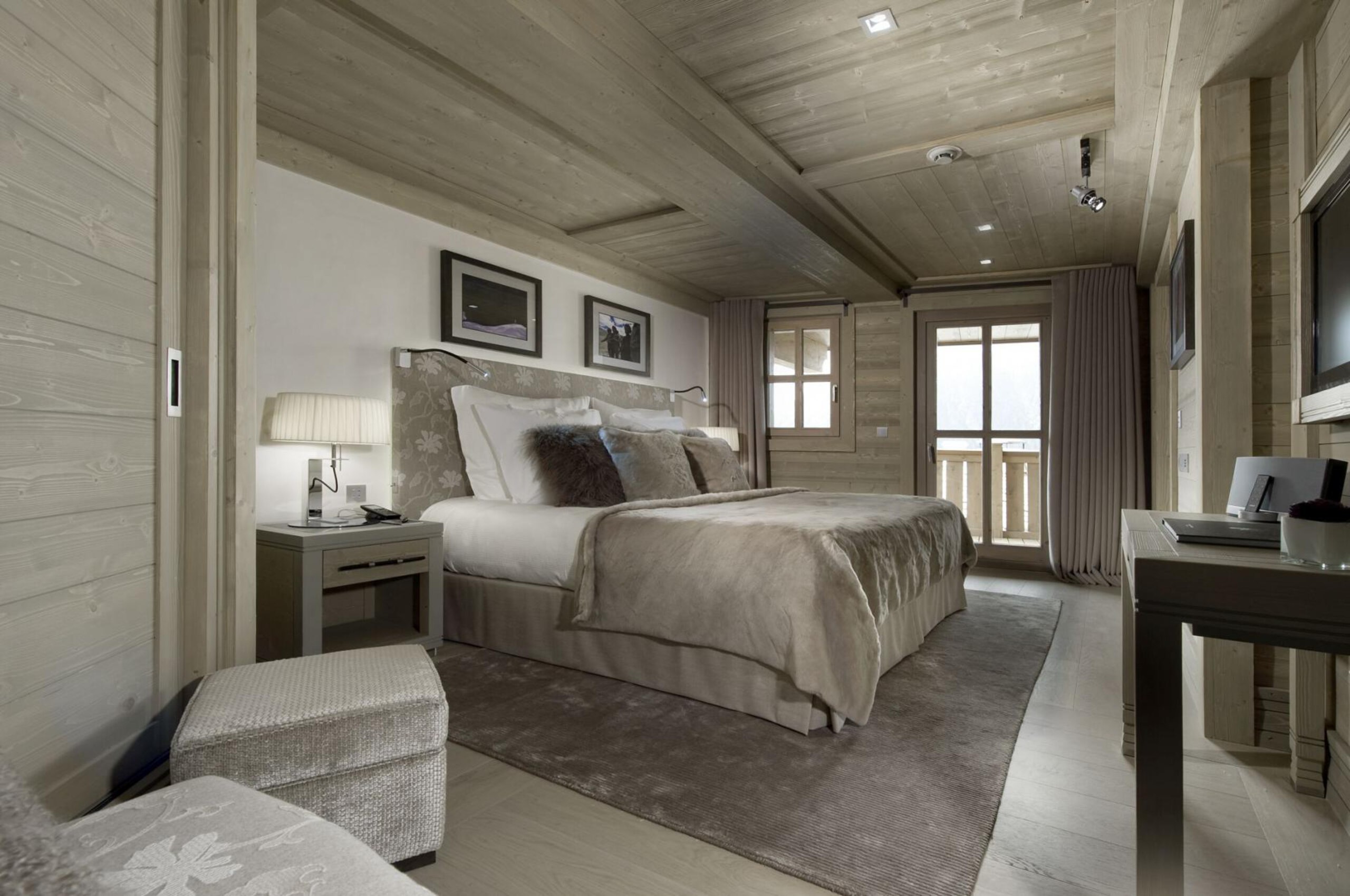 chalet-aurora-bedroom-spacious-stunning-views-modern-alpine-sleek-design-luxury-alist-retreat-courchevel