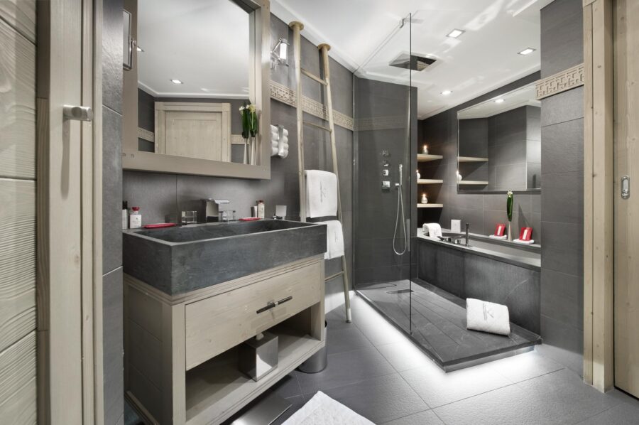chalet-aurora-ensuite-bathroom-sleek-modern-design-courchevel1850